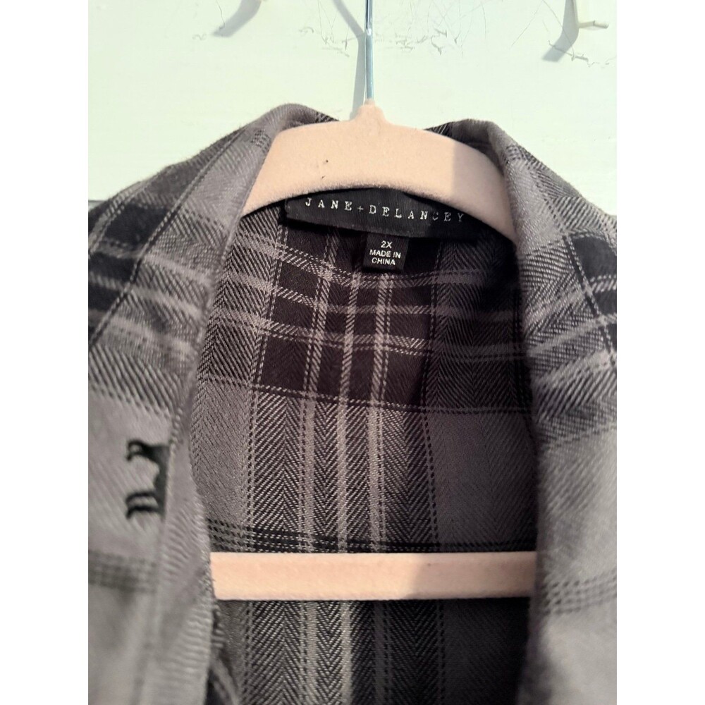Button down top - Picture 3 of 5